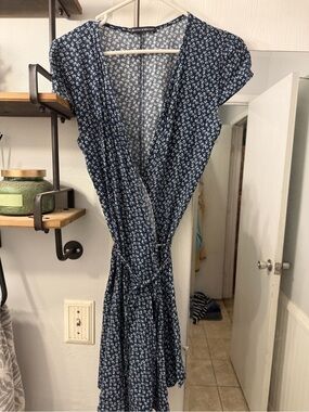 brandy melville jada dress blue | Dresses | Brandy Melville Ombre Size:US 11.5 WELLA-DISCOUNT-EXCLUSIONS Simple V Neck Satin